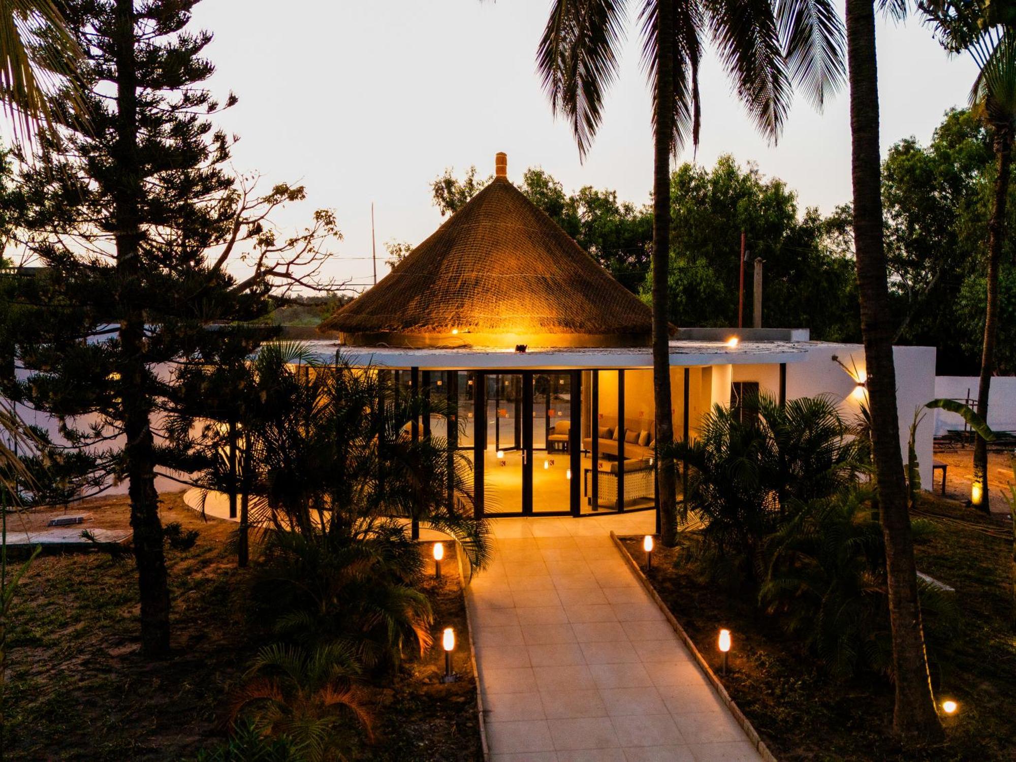 Kombo Beach Resort Serrekunda Exterior photo